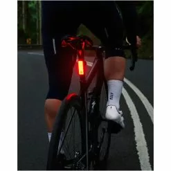 Feu Arrière Vélo Puissant LED 150 Lumens Blinder R-150 Knog -Polisport Soldes BlinderR150 knog