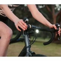 Feu Vélo Avant 700 Lumens PWR ROAD Avec Batterie Externe Knog -Polisport Soldes feu velo avant 700 lumens pwr road avec batterie externe knog full 5