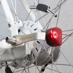 Lampes Vélo Sans Piles Sur Moyeu SL200 Reelight -Polisport Soldes sl200 reelight feu sans piles velo